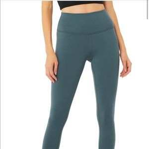 Like new Alo Yoga h/w airbrush legging, S, blue